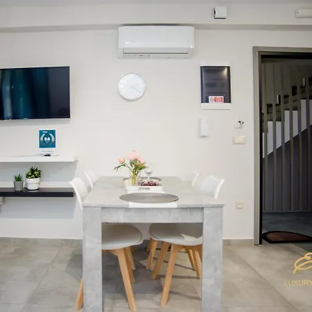 Emily's Luxury Apartment